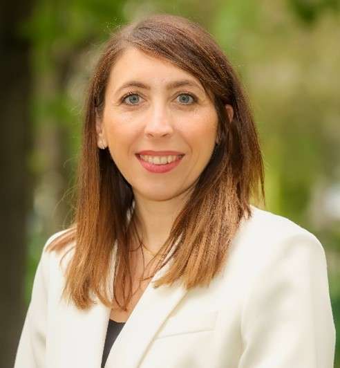 Dr Dania Movia