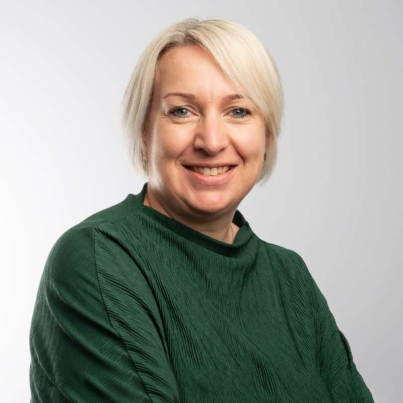 Liz Stewart, Qkine