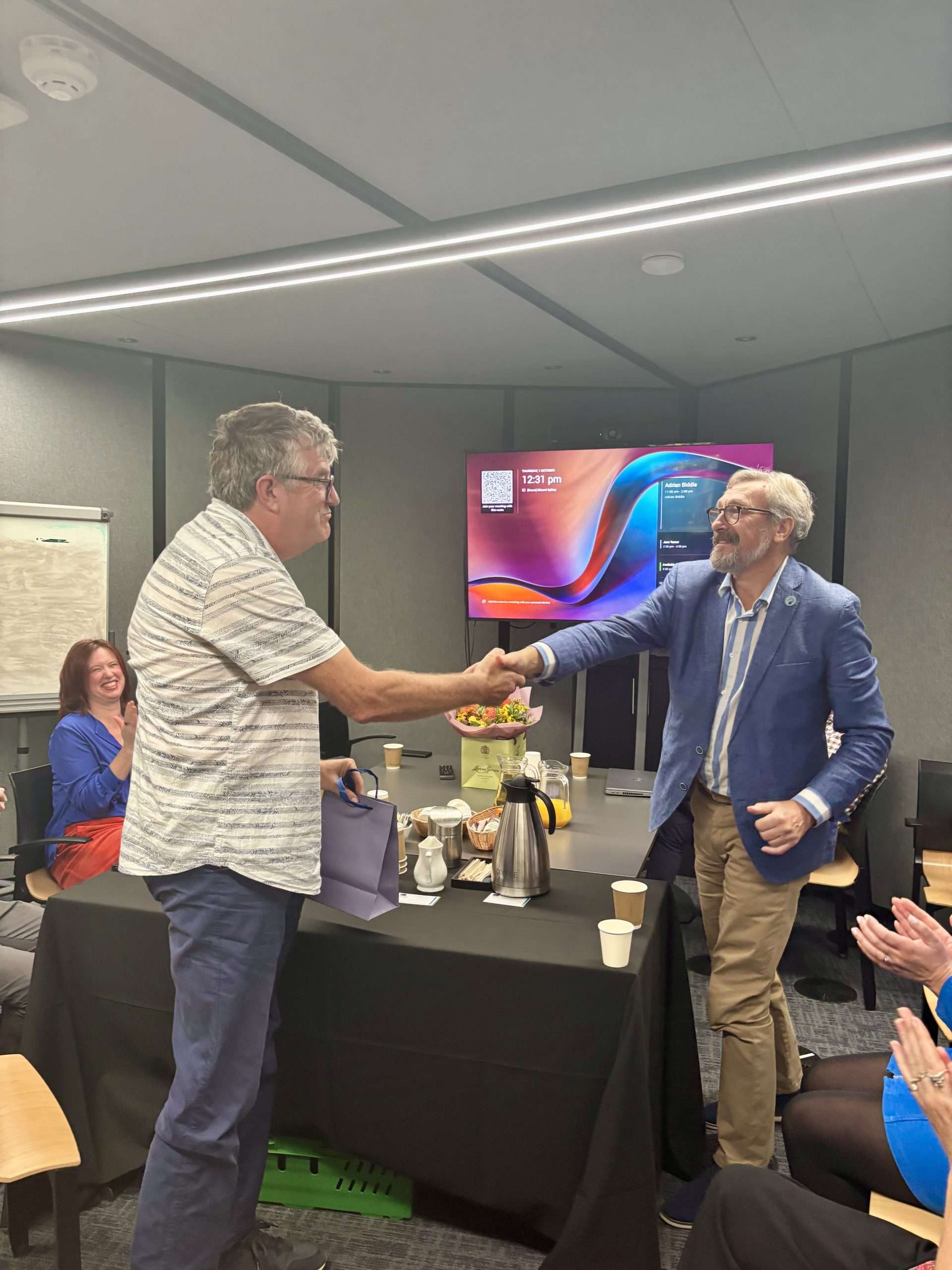 Professor Geoff Pilkington awarding Professor Mike Philpott with the Pioneer Award